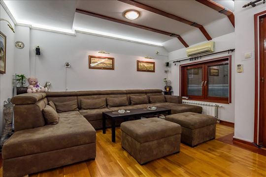 Stari grad, Bajloni, 104+20, sređen, polunamešten