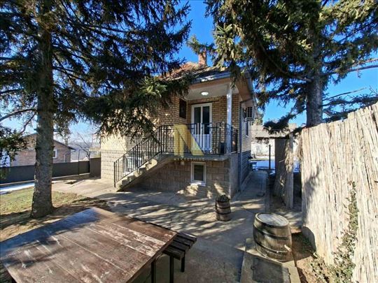 Banstol - renovirana i nameštena vikendica