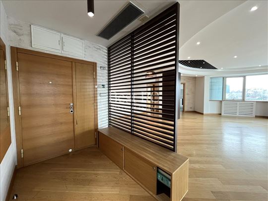 Četvorosoban stan kod hotela Hyatt