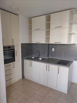 Dvoiposoban,56m2,treći sprat,polunamešten