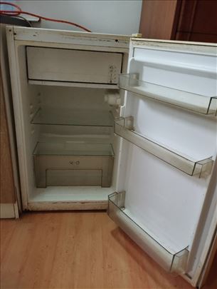 Исправни Фрижидер и шпорет