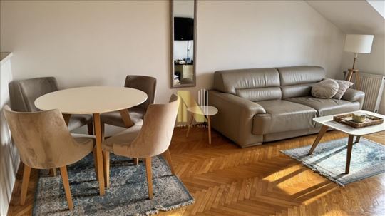 U ponudi 2.0 stan na Bulevaru Oslobođenja, Pet Fri