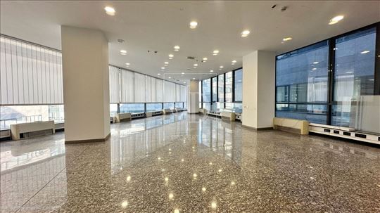 Izdaje se kancelarijski prostor od 194 m² na Novom