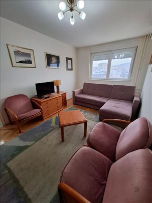 Karaburma, Uralska, 53m2, renoviran, sa liftom