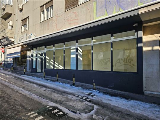 Lokal (102m2 + 43m2) na top lokaciji 