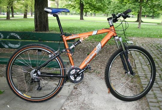 Mountainbike sa odlicnim komponentama 