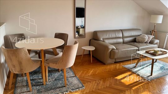 Namesten jednoiposoban stan kod Futoske pijace