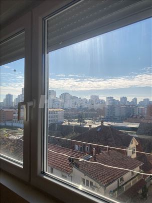 Novi Beograd, Bežanija, Garsonjera 