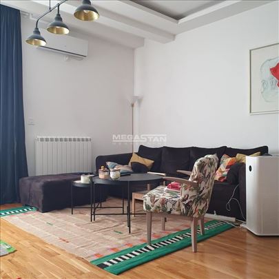 Nov, trosoban, namešten, sa garažom