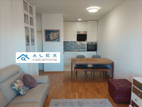 Odličan dvoiposoban stan u Kraljevom Parku