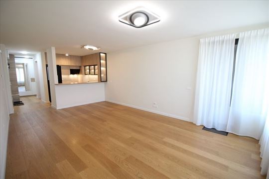 Odličan pp, K-Distrikt, 2 garaže, ID 4504