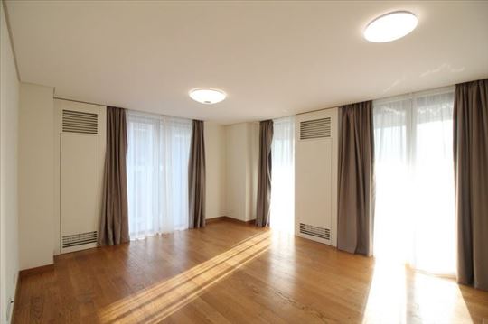 Odličan pp u BW sa garažom, top lokacija, ID 8433