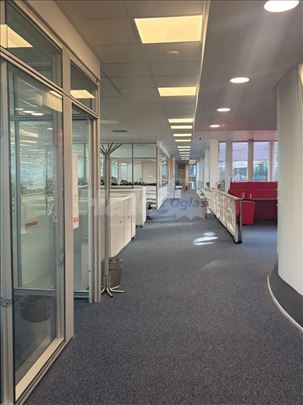 Poslovni prostor odmah useljiv/opremljen 