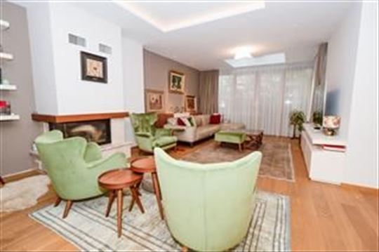 Prelepa visokokvalitetna kuća