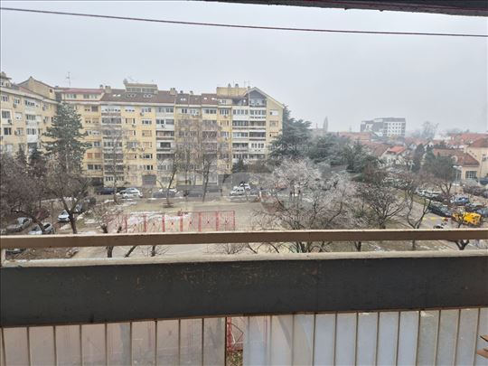 Prostran i svetao stan u Meandrima - ZEMUN - 3.0