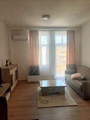 SJAJNA ponuda!Slavija,lux trosoban stan,dve terase