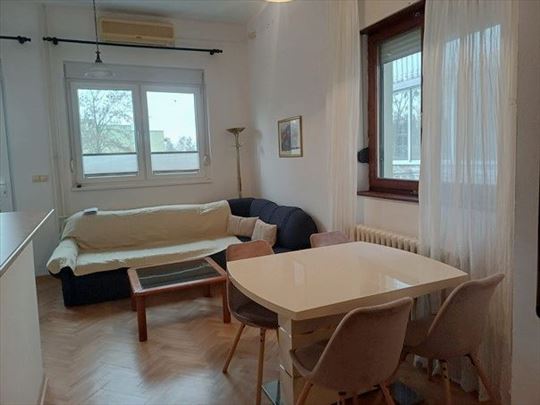 Stan sa dvoristem, ID 3732