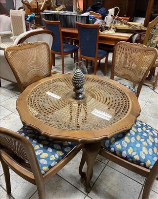 Stilski sto i 4 stolice