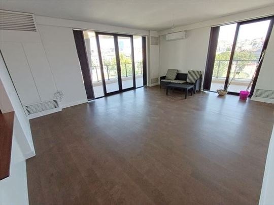 Top stan za pp , 5 kancelarija, garaža, BW, ID3483