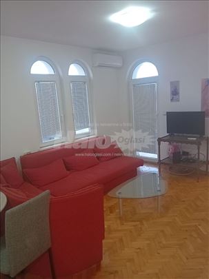 Trosoban stan, Farmaceutaki fakultet, 400€