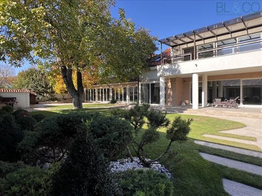 Vila sa prelepim dvoristem blizu parka