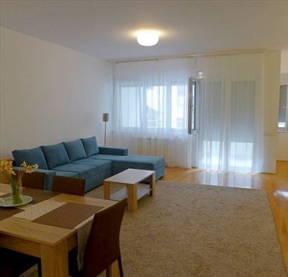 Vračar, Hram, dve sp.sobe, garaža, recepcija