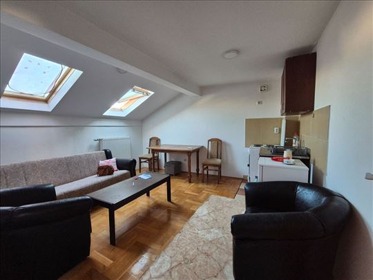 Centar 1.0 odmah dostupan, namešten