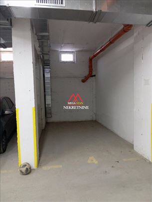 Garažno mesto - 13m2 - Petrovaradin