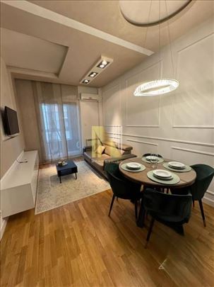 Luksuzno opremljen 2.0 stan u Aleksandar zgradi + 