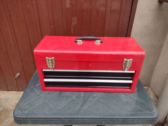 Metalni kofer za alat