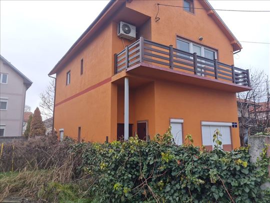 Na prodaju izuzetan stan uknjizen u Borci u kuci..