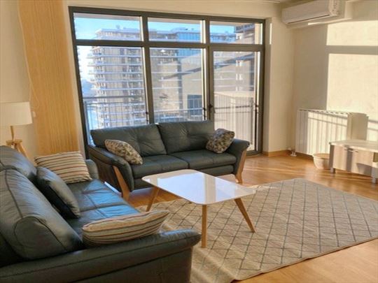 Osunčan, lep stan, BW, garaža, ID 4137