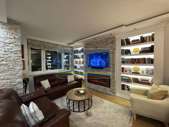 Prelep stan kod Hrama Svetog Save