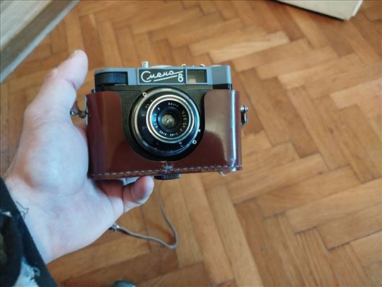 Stari retro fotoaparat Smena 8 u futroli 