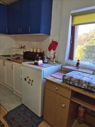 Tesla 1.0 namešten stan u kući