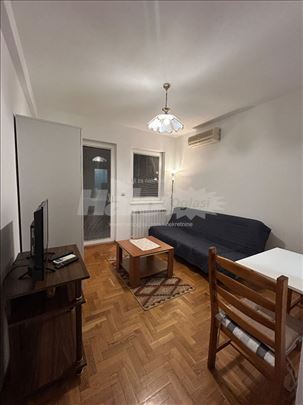 TOP LOKACIJA,Voždovac,garsunjera sa terasom