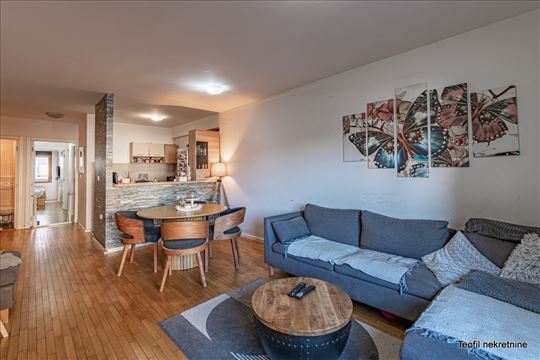 Zelena avenija 75(2L)dvostran useljena novogradnja