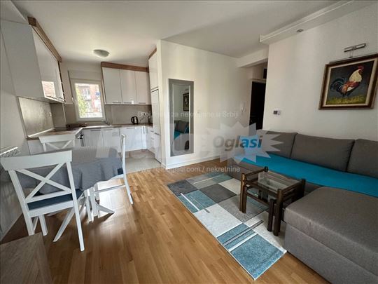 Živi pored reke, blizu centra