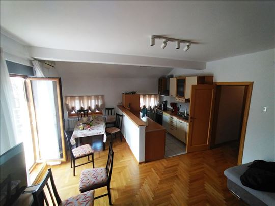 Beograd  Dedinje Raška ulica 65m2 3,0 2/2 800 evra