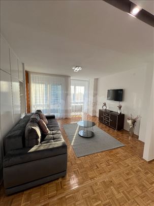 Blok 23, 70kv, IV sprat, renoviran