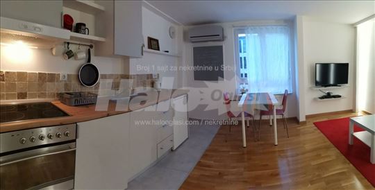 Dalmatinska, kod Vuka, 1.5. 34 kvm, renoviran, III