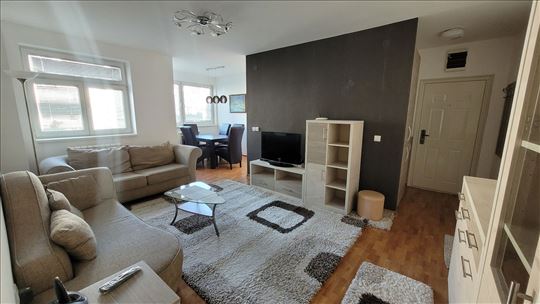 Filmski Grad, Arčibalda Rajsa 3.0 + garažno mesto