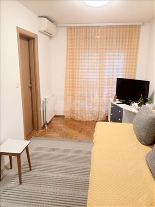 Izdajem stan u Mirijevu 