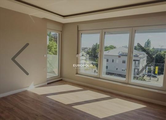 Izuzetan 3.5 stan u modernoj novogradnji ID#8623