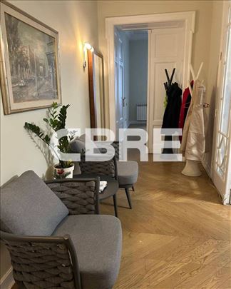 Jedinstvena prilika: Salonski stan u srcu Beograda