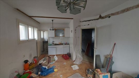 Karaburma/Mirijevo 54m2 - investicioni potencijal!