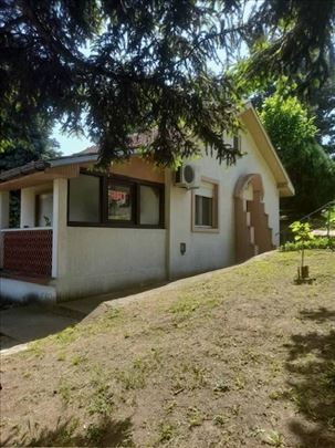 Na prodaju vikendica sa pogledom na Krčedinsku Adu