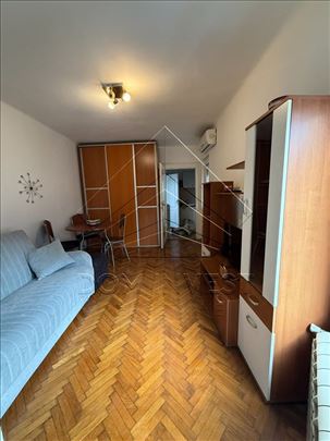 Namešten stan sa tersom, 30m2, Višegradska