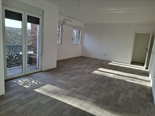 Novogradnja, trosoban stan, Stari Banovci