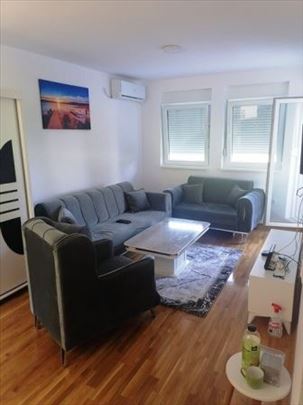 Odličan namešten stan kod VIla Mare Ledine